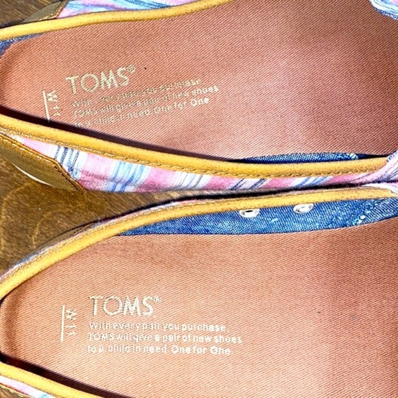 Toms pink striped loafers size 11 - Picture 6 of 7